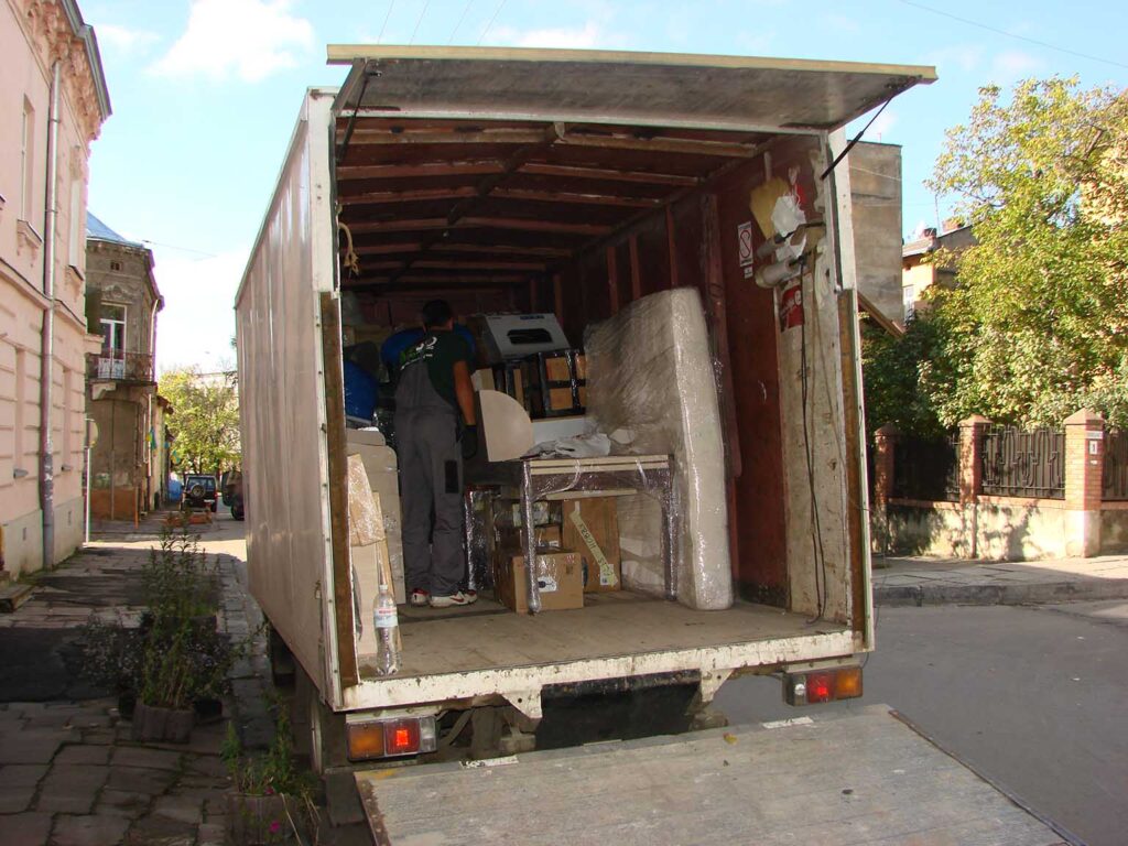 Вантажівка НОВО-мувінг